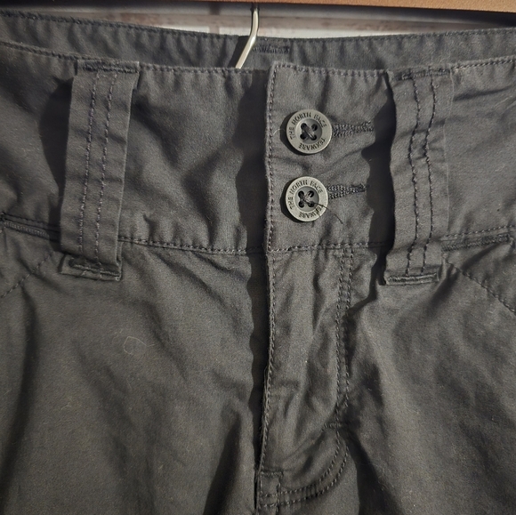 The NorthFace Black Womans Hiking Casual 6" Shorts With Pockets - Picture 3 of 7
